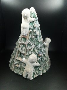 Porzellan - Weihnachtsbaum mit 6 Schneekinder