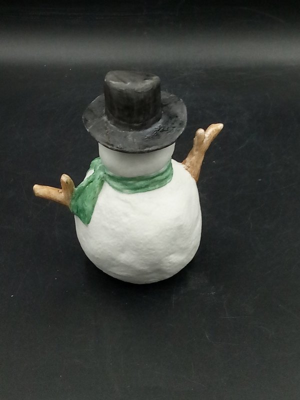Porzellan - Schneemann mit Zylinder auf dem Kopf